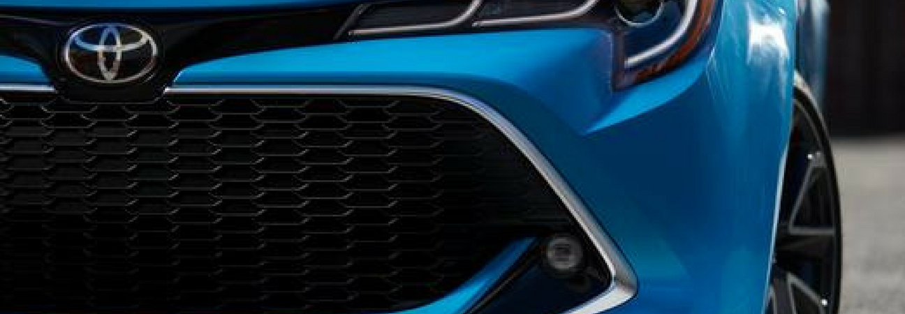 A close up of the front of the 2019 Toyota Corolla Hatchback