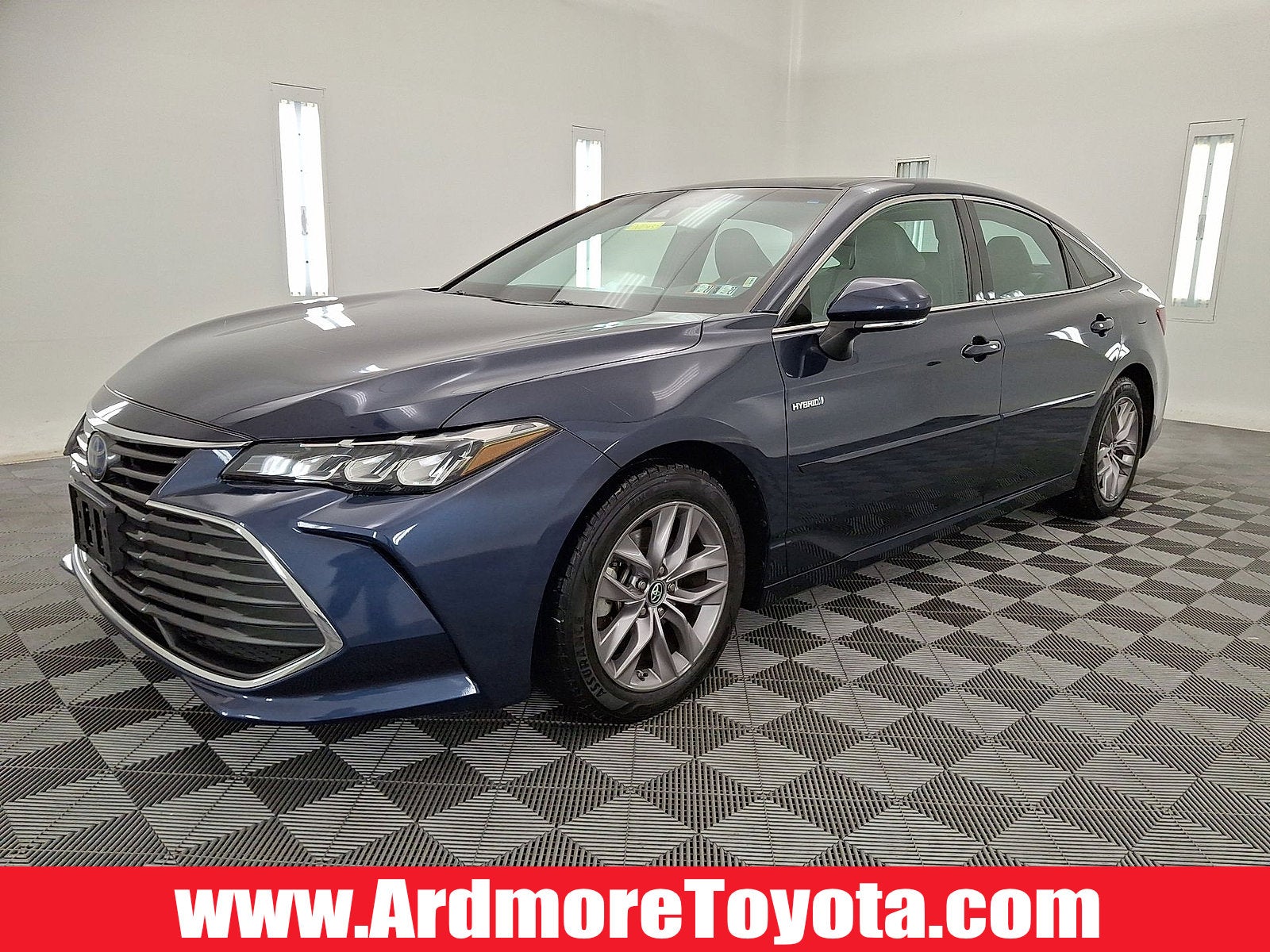 2019 Toyota Avalon Hybrid XLE