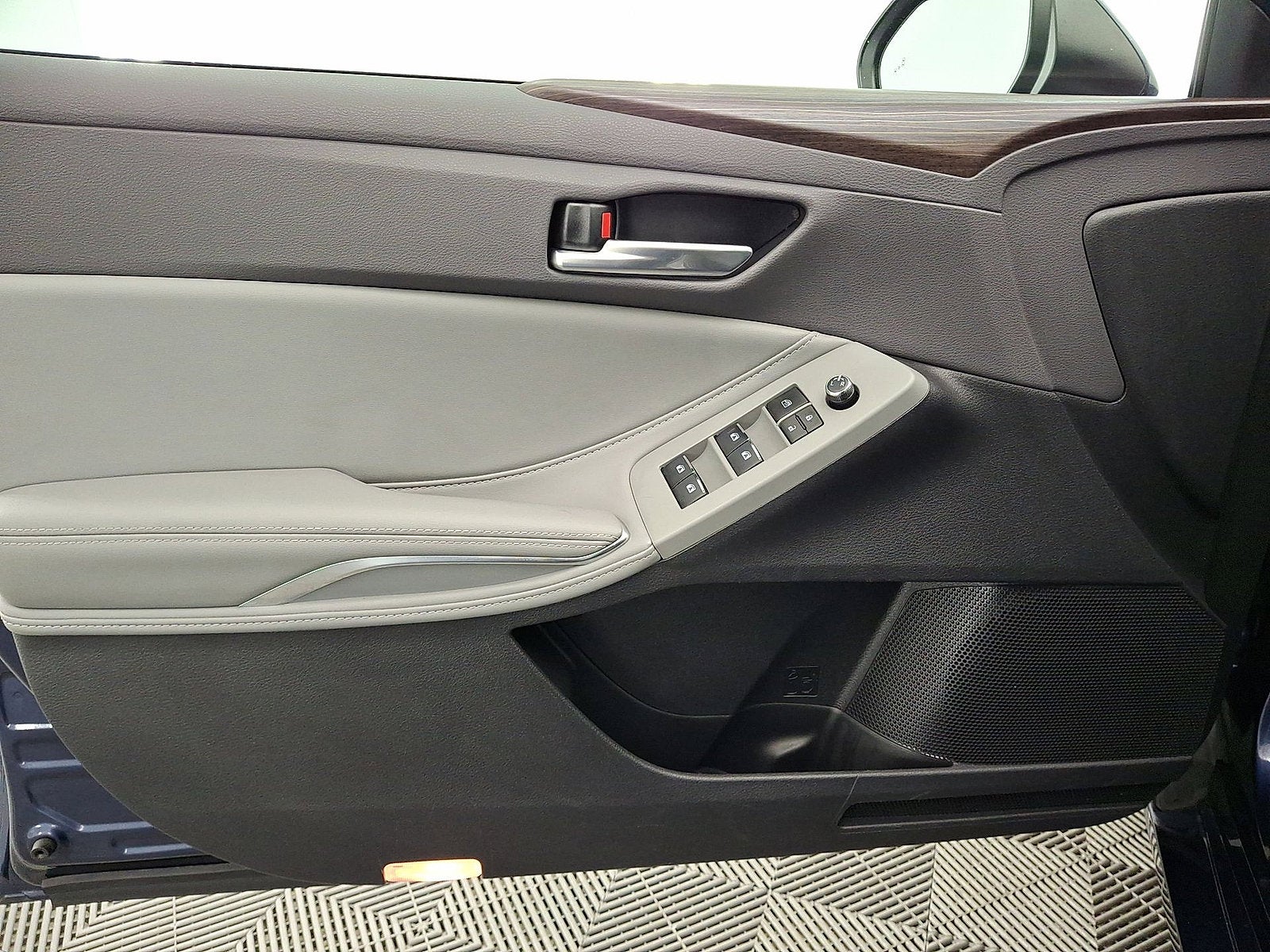 2019 Toyota Avalon Hybrid XLE