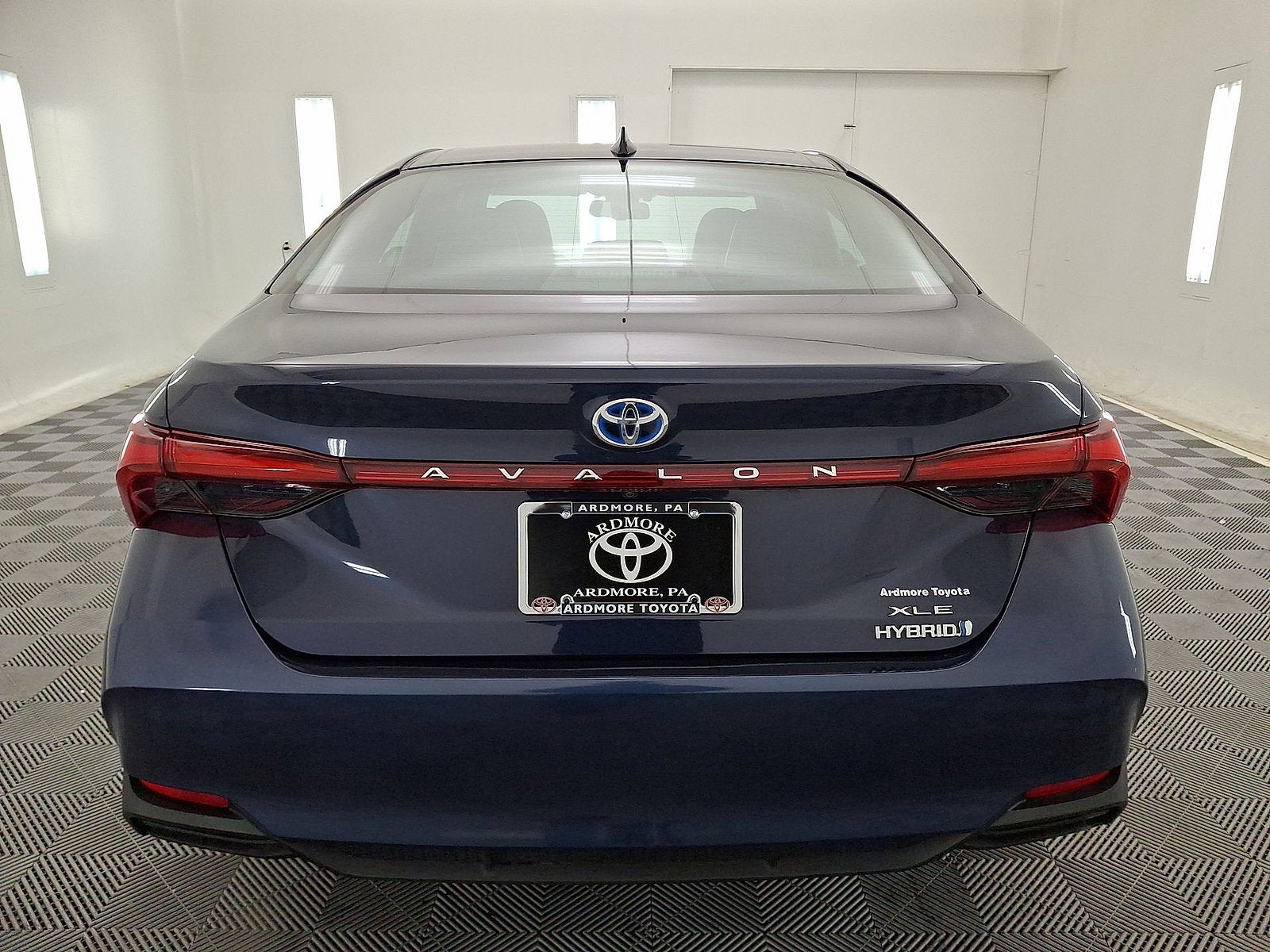 2019 Toyota Avalon Hybrid XLE