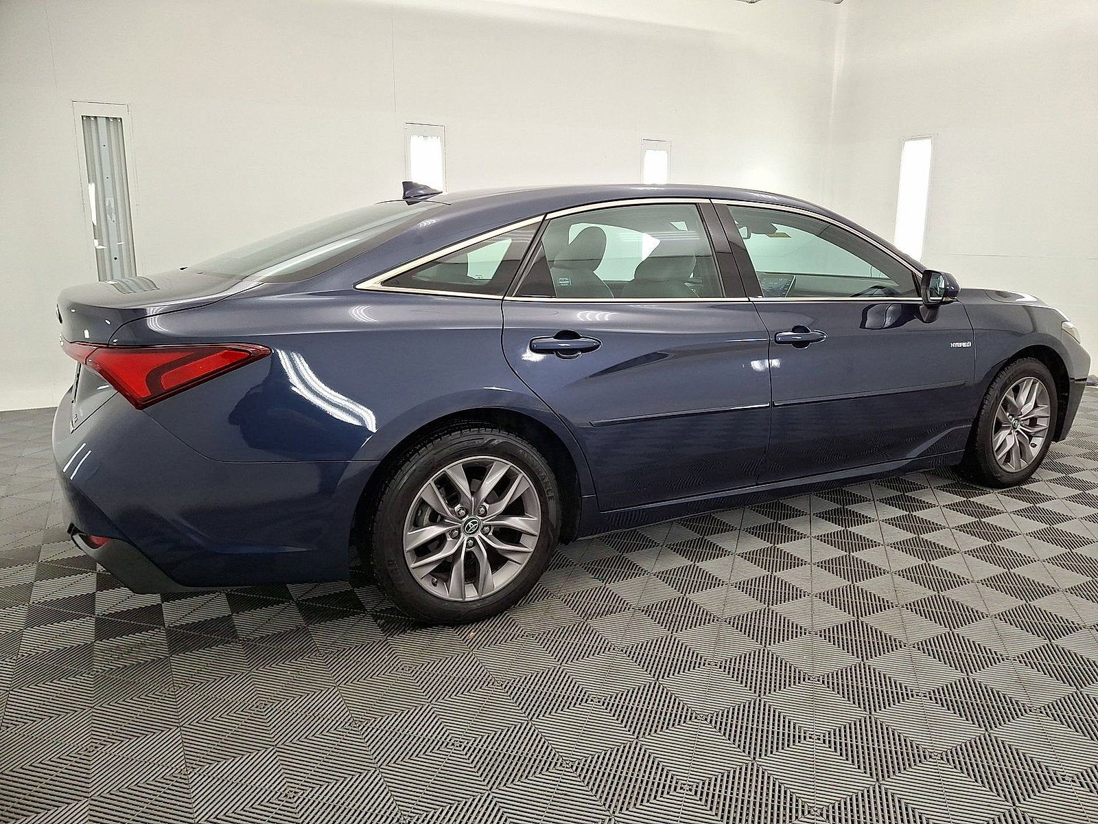 2019 Toyota Avalon Hybrid XLE