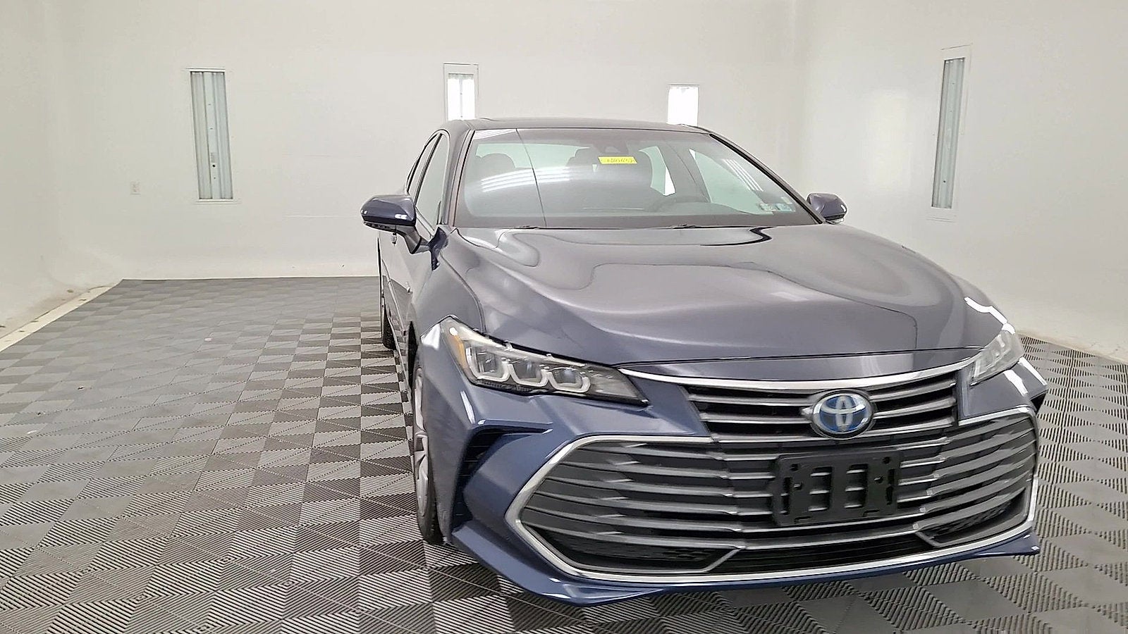 2019 Toyota Avalon Hybrid XLE