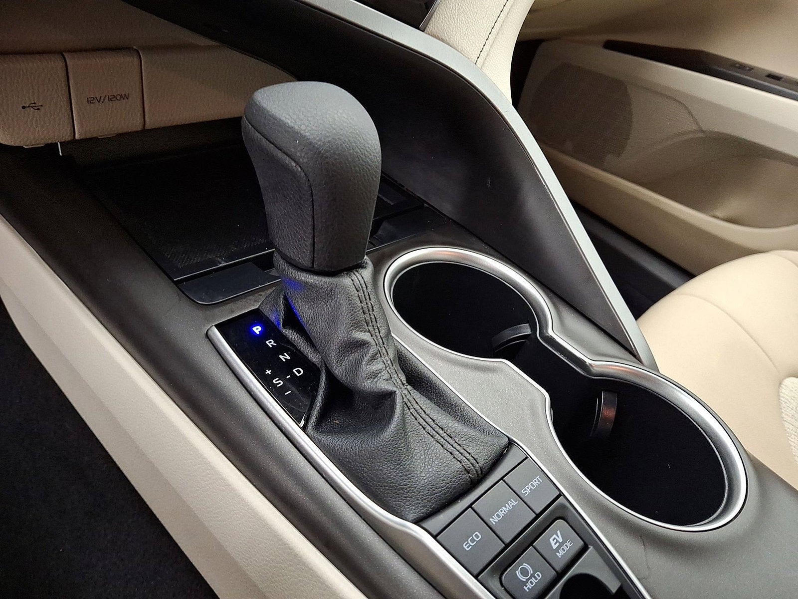 2022 Toyota Camry Hybrid LE