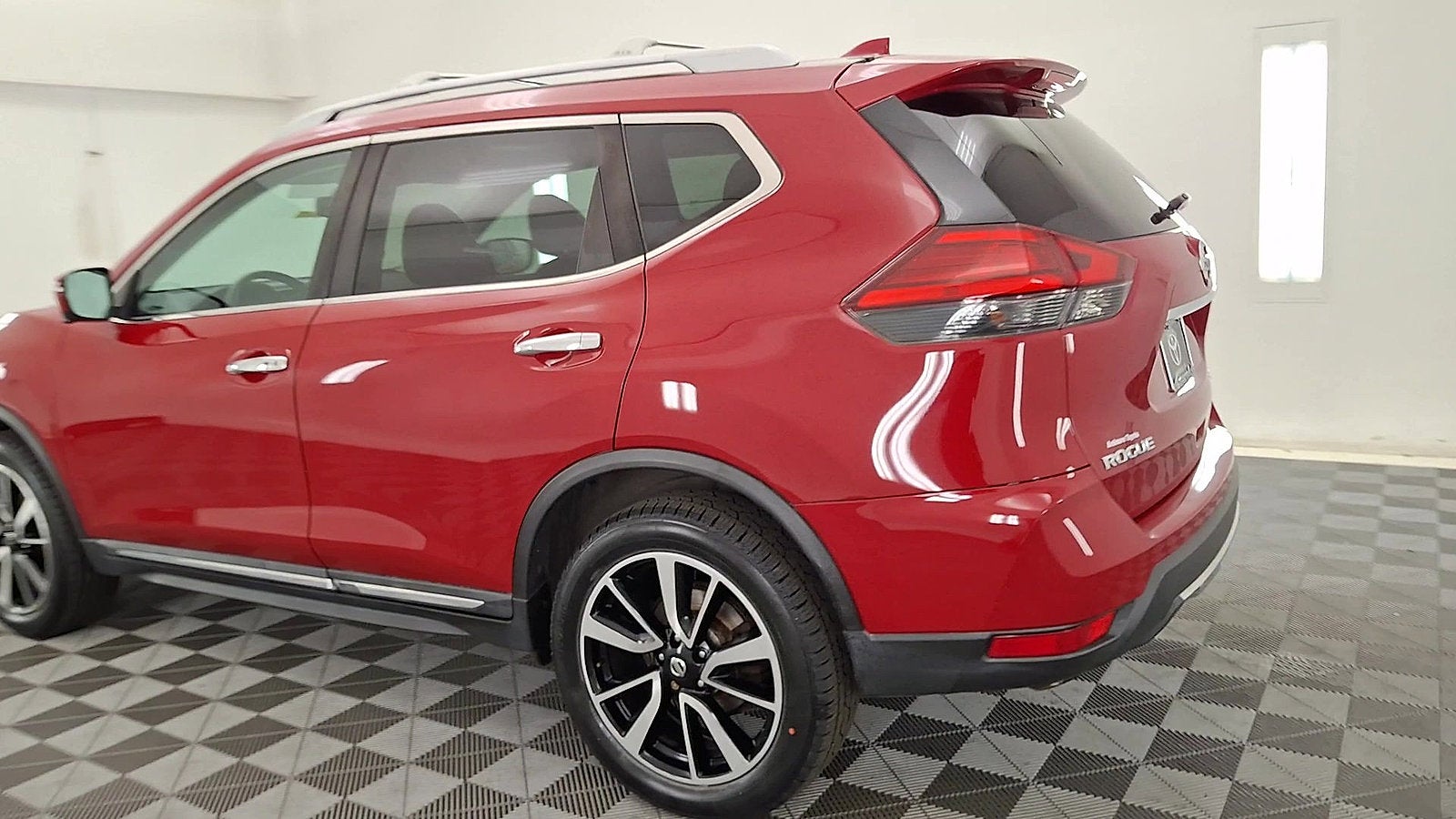 Used 2017 Nissan Rogue SL with VIN 5N1AT2MV3HC814937 for sale in Wynnewood, PA