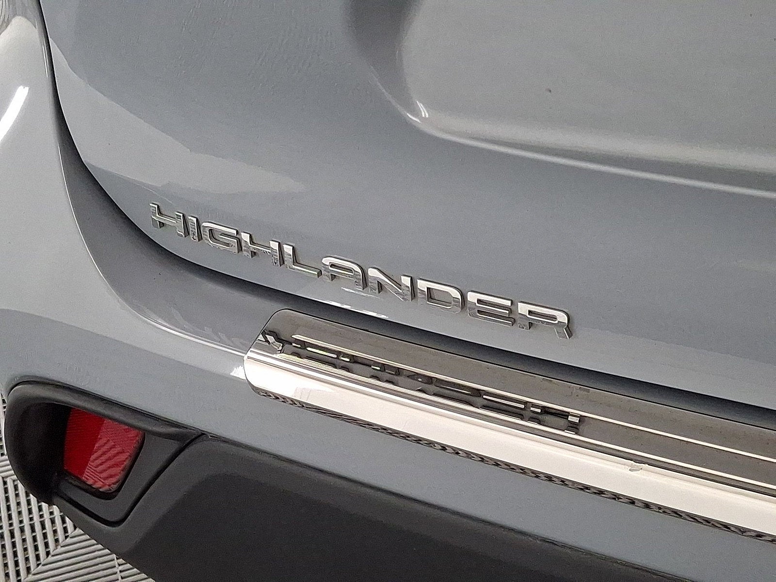 2023 Toyota Highlander Hybrid Bronze Edition