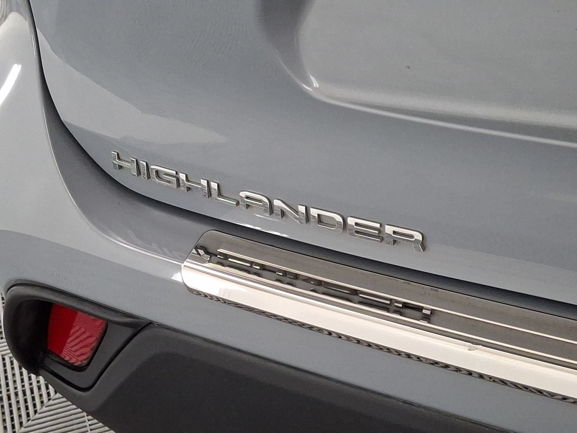 2023 Toyota Highlander Hybrid Bronze Edition
