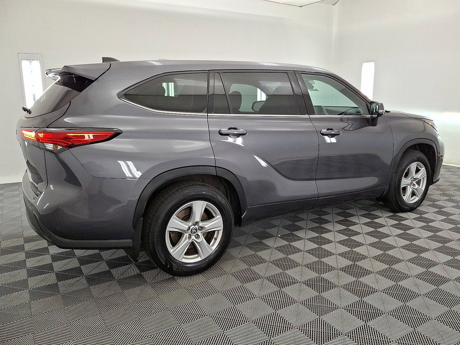 2022 Toyota Highlander LE