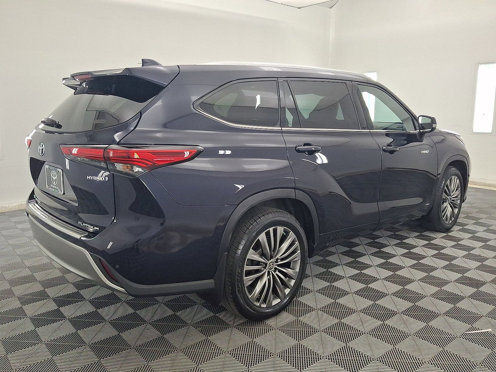 2020 Toyota Highlander Hybrid Platinum