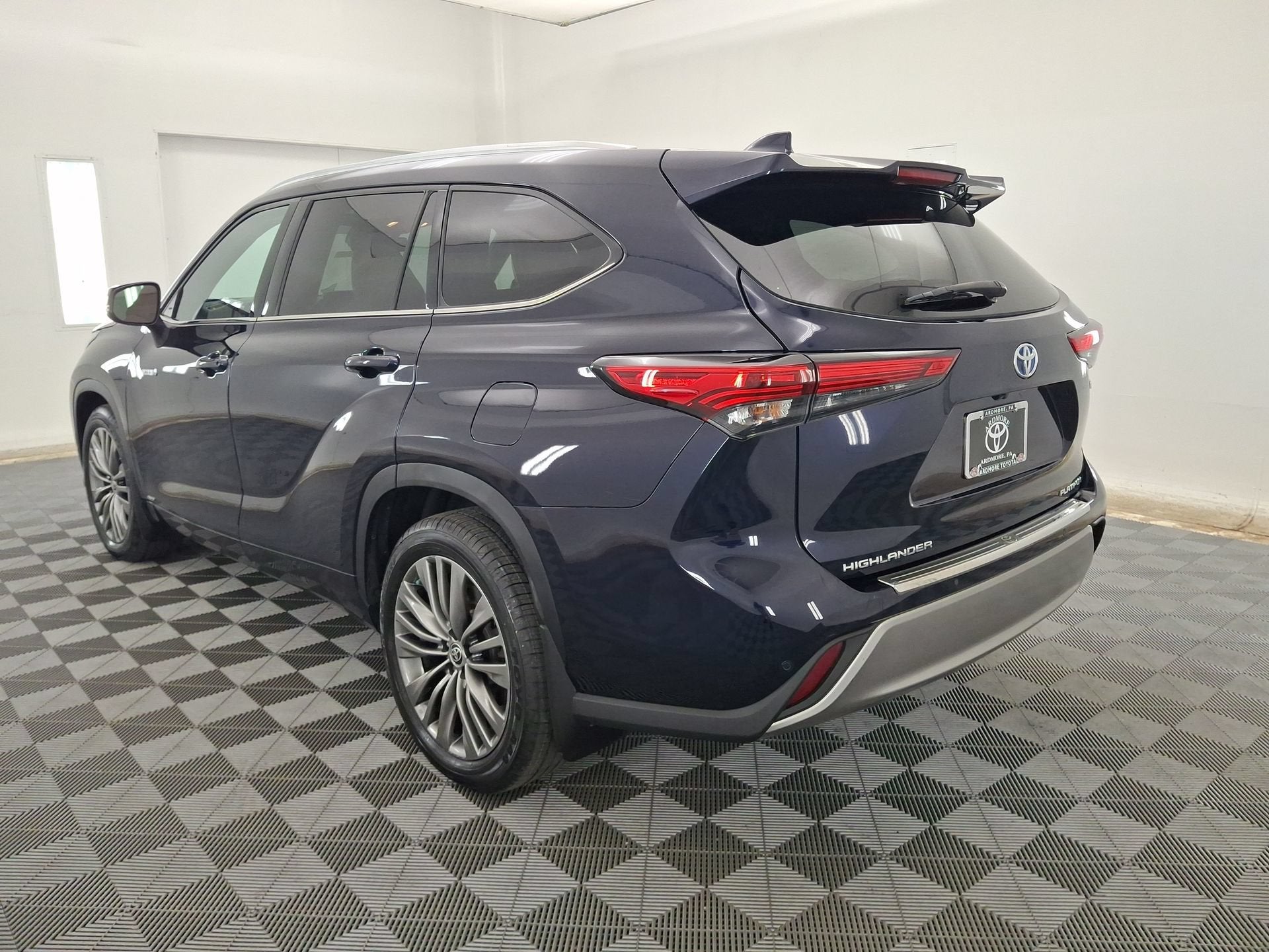 2020 Toyota Highlander Hybrid Platinum