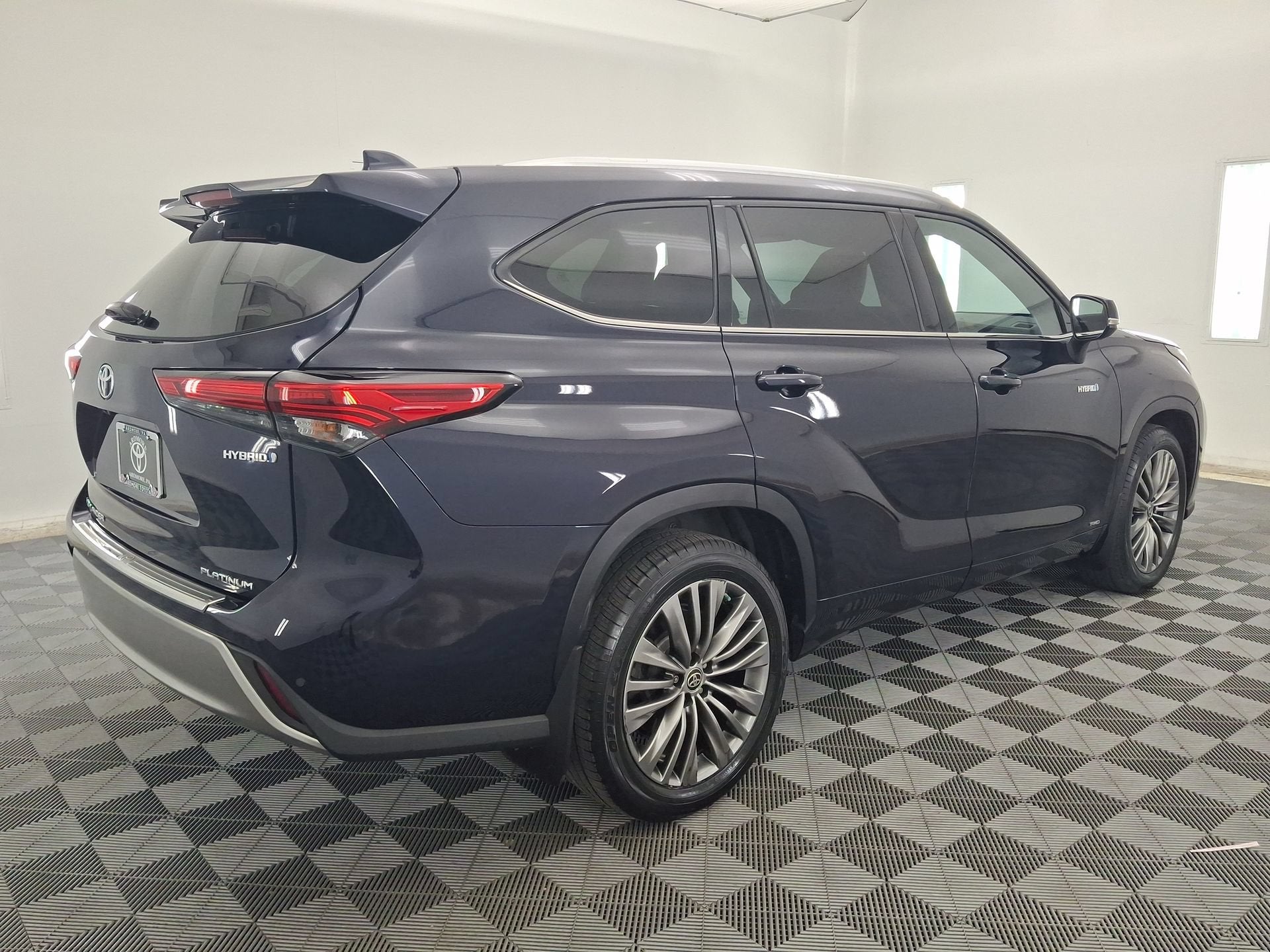 2020 Toyota Highlander Hybrid Platinum