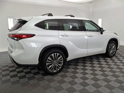 2022 Toyota Highlander Platinum