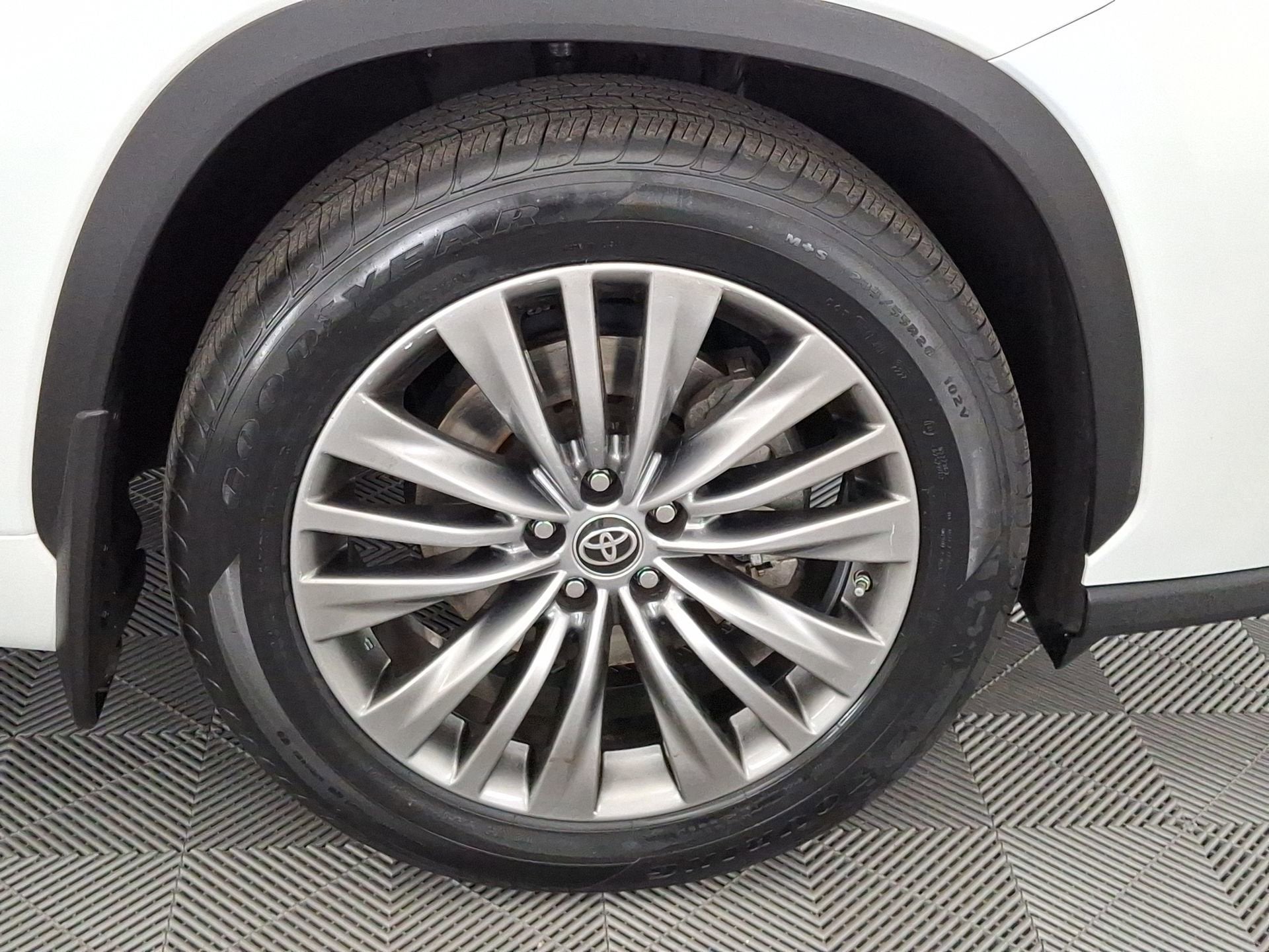 2022 Toyota Highlander Platinum