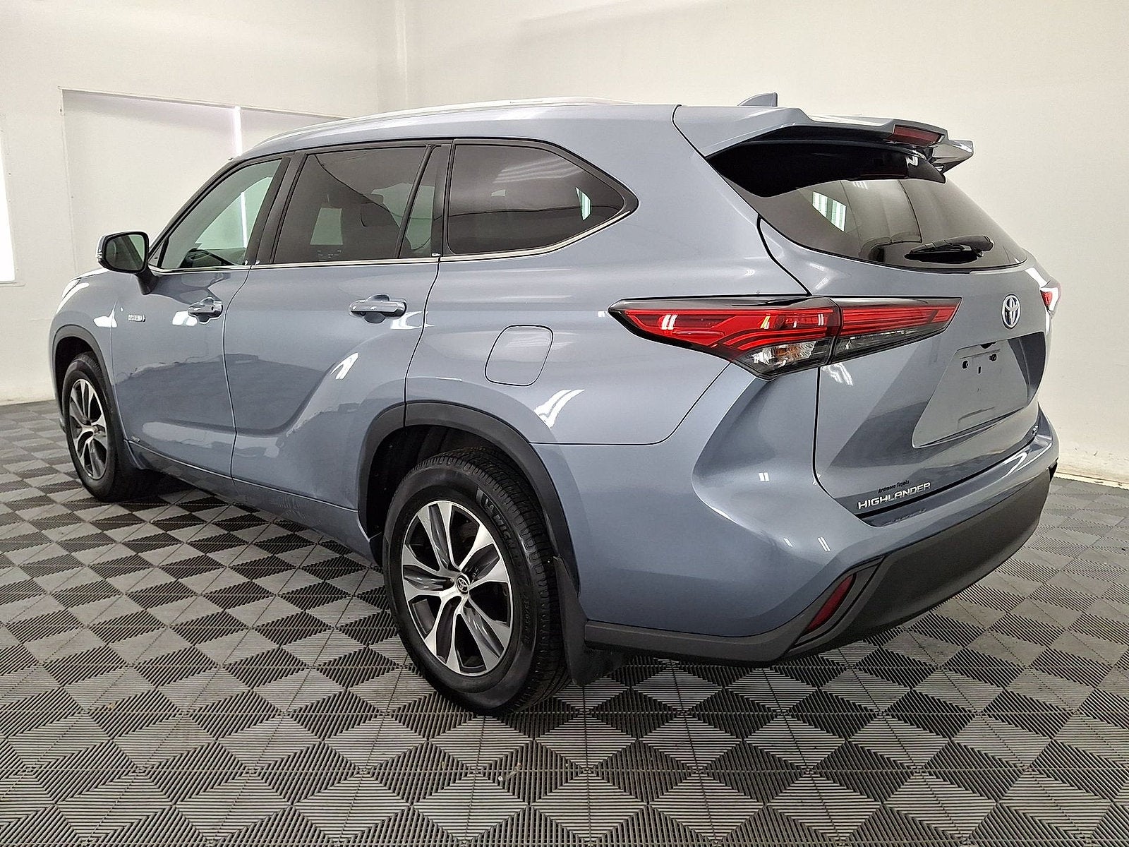 2021 Toyota Highlander Hybrid XLE