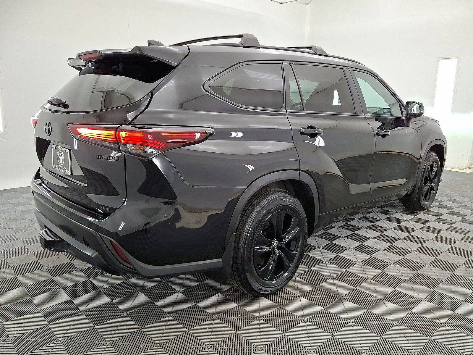 2024 Toyota Highlander Hybrid XLE Nightshade
