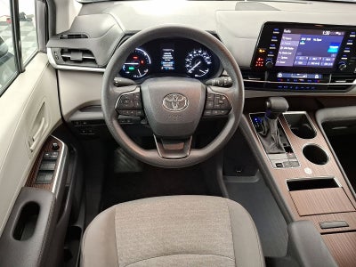 2024 Toyota Sienna LE