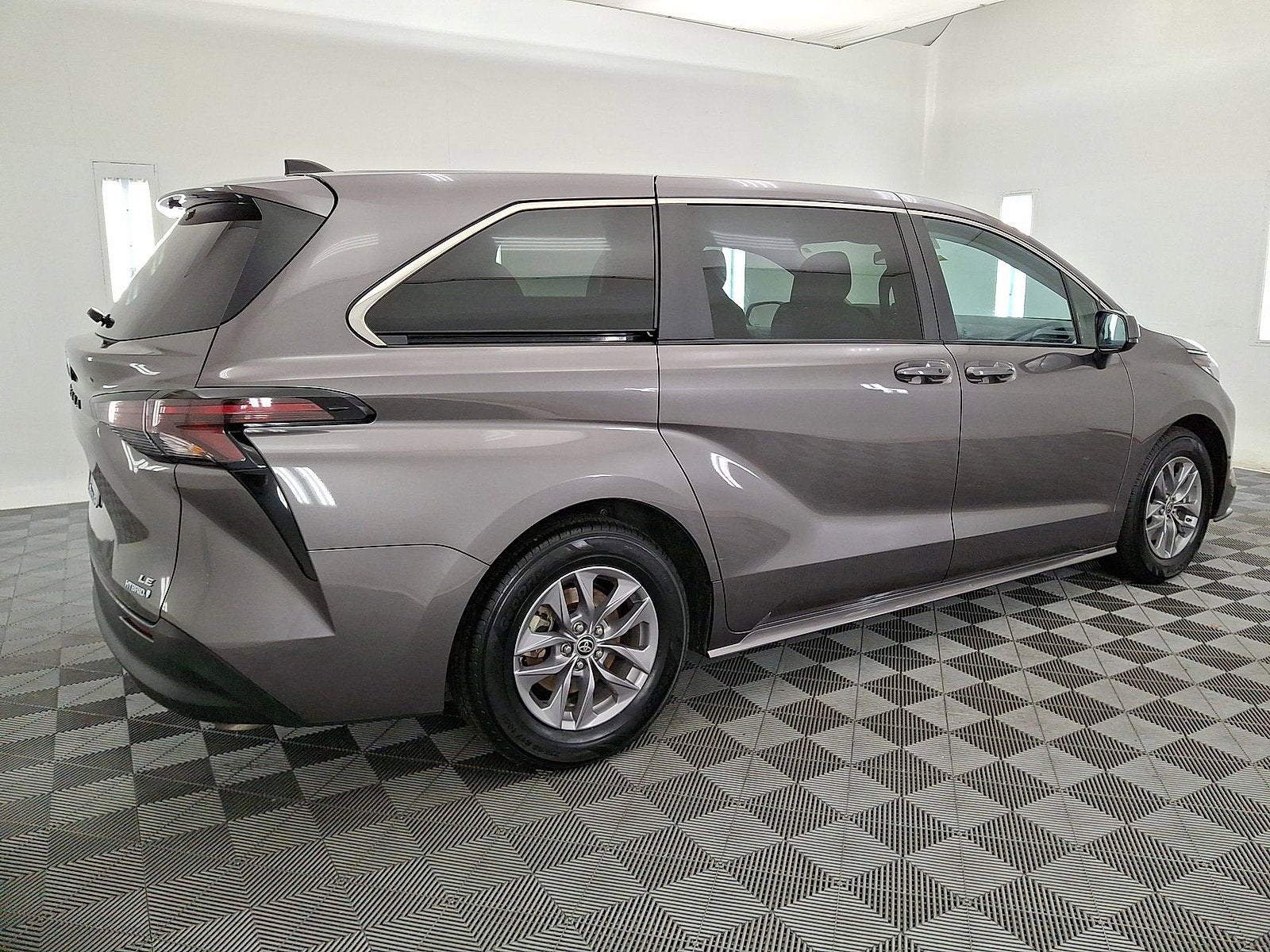 2024 Toyota Sienna LE