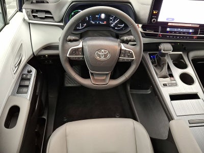 2025 Toyota Sienna XLE