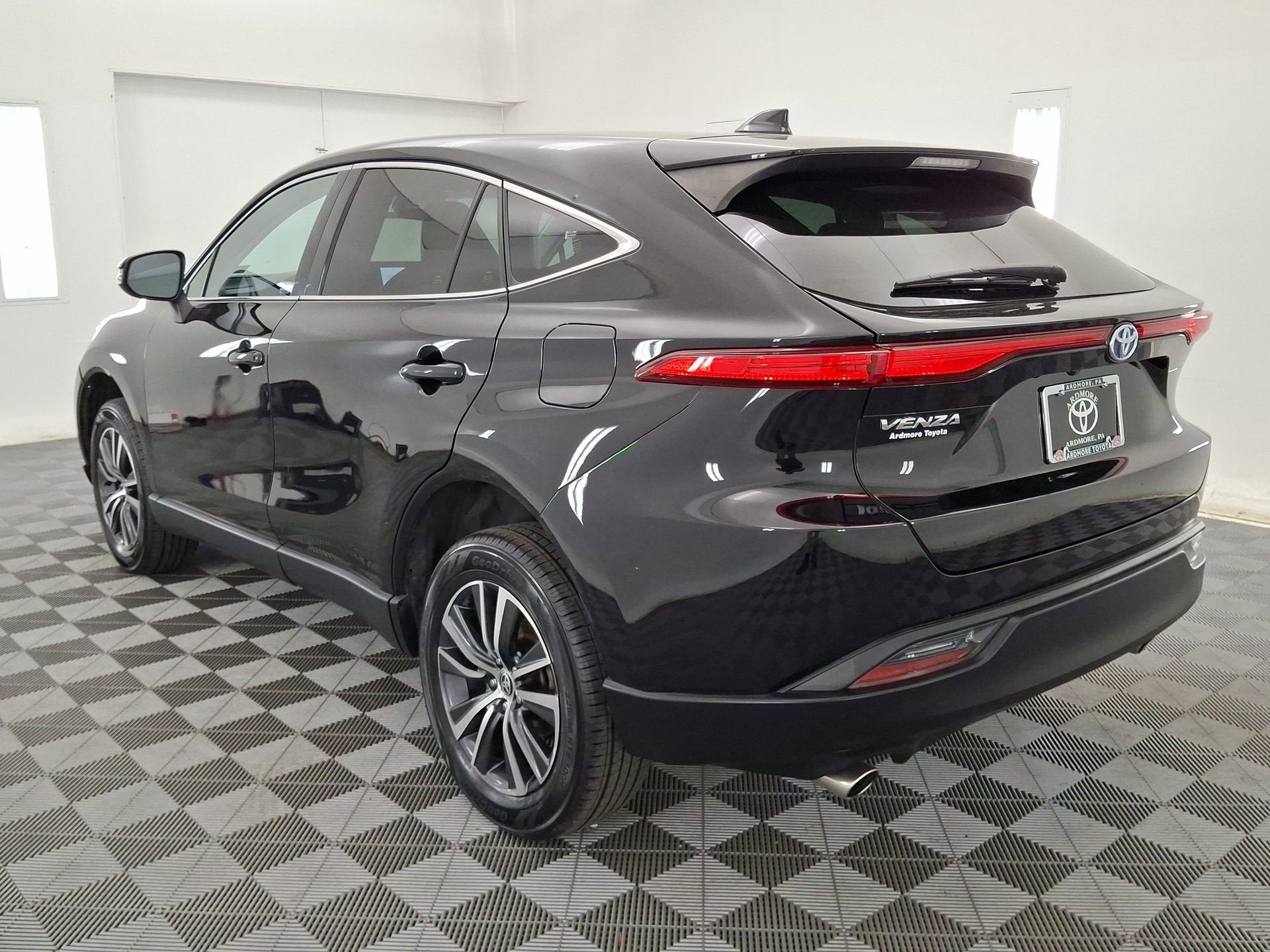 2023 Toyota Venza LE