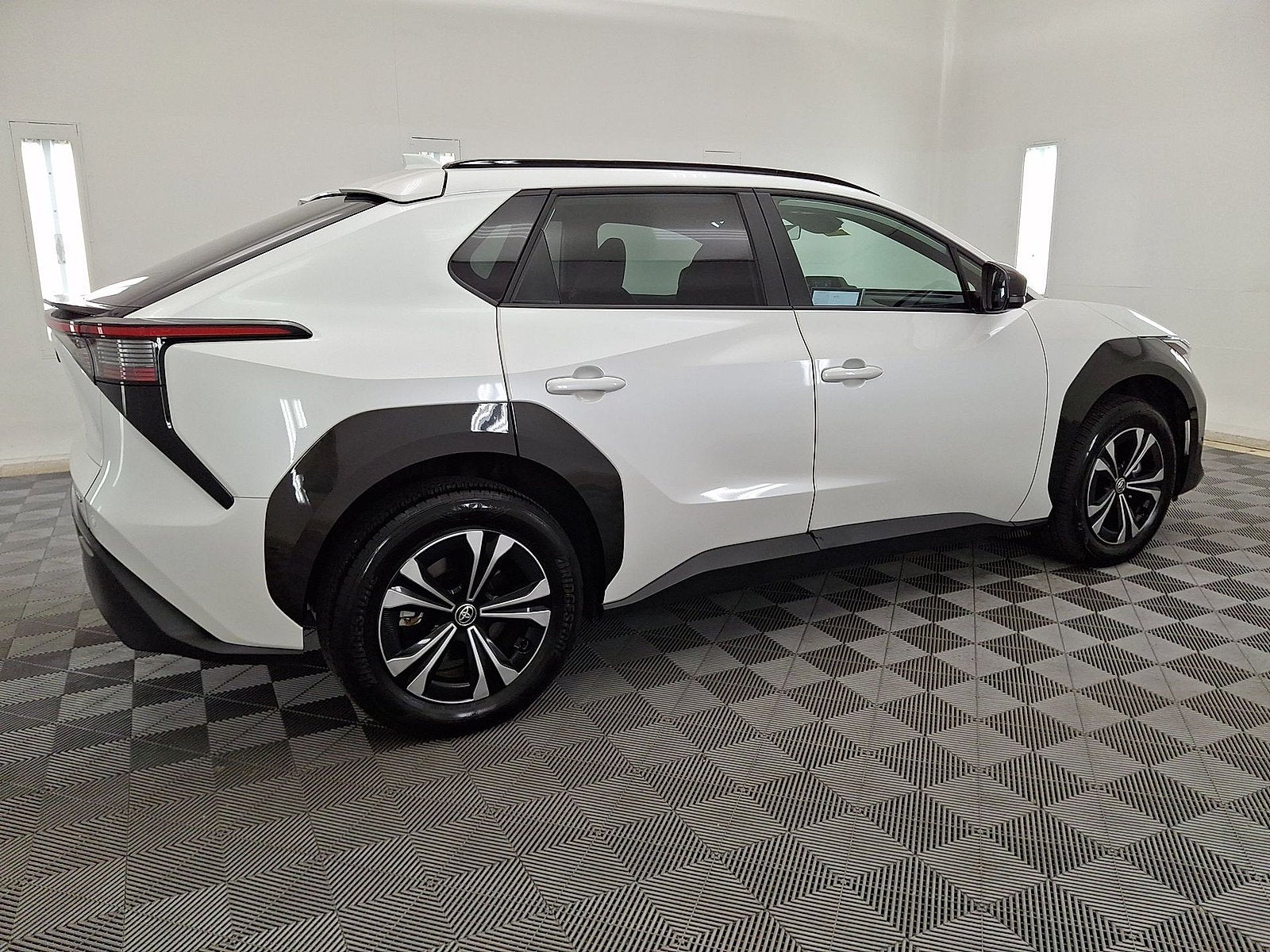2025 Toyota bZ4X XLE