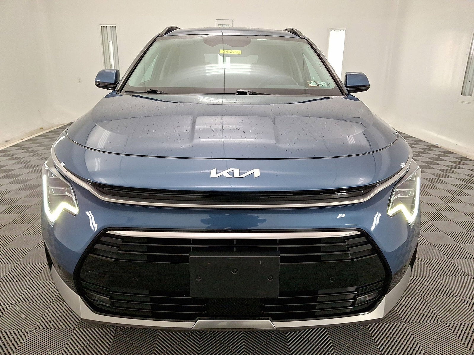 2023 Kia Niro Plug-In Hybrid SX Touring