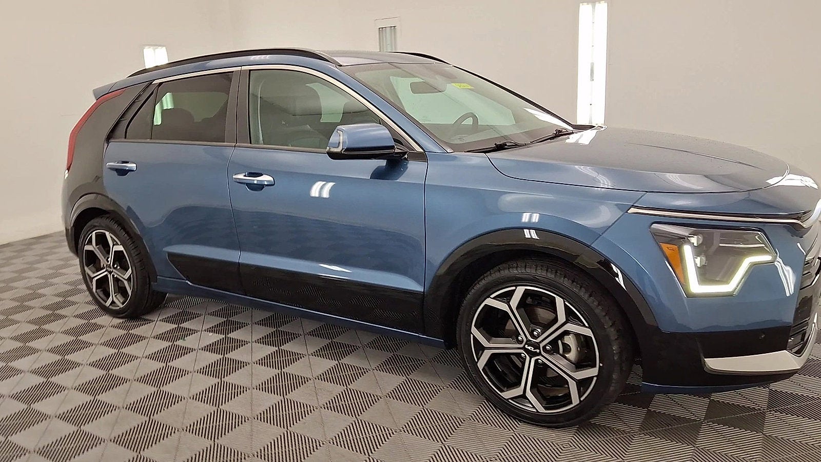 2023 Kia Niro Plug-In Hybrid SX Touring