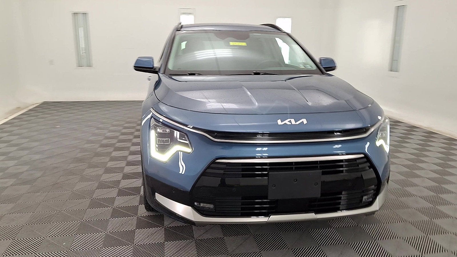 2023 Kia Niro Plug-In Hybrid SX Touring