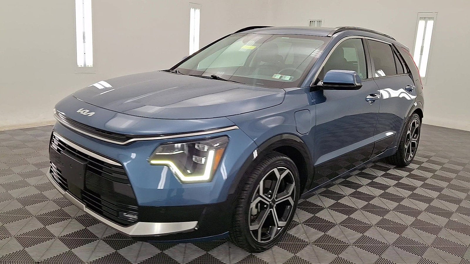 2023 Kia Niro Plug-In Hybrid SX Touring