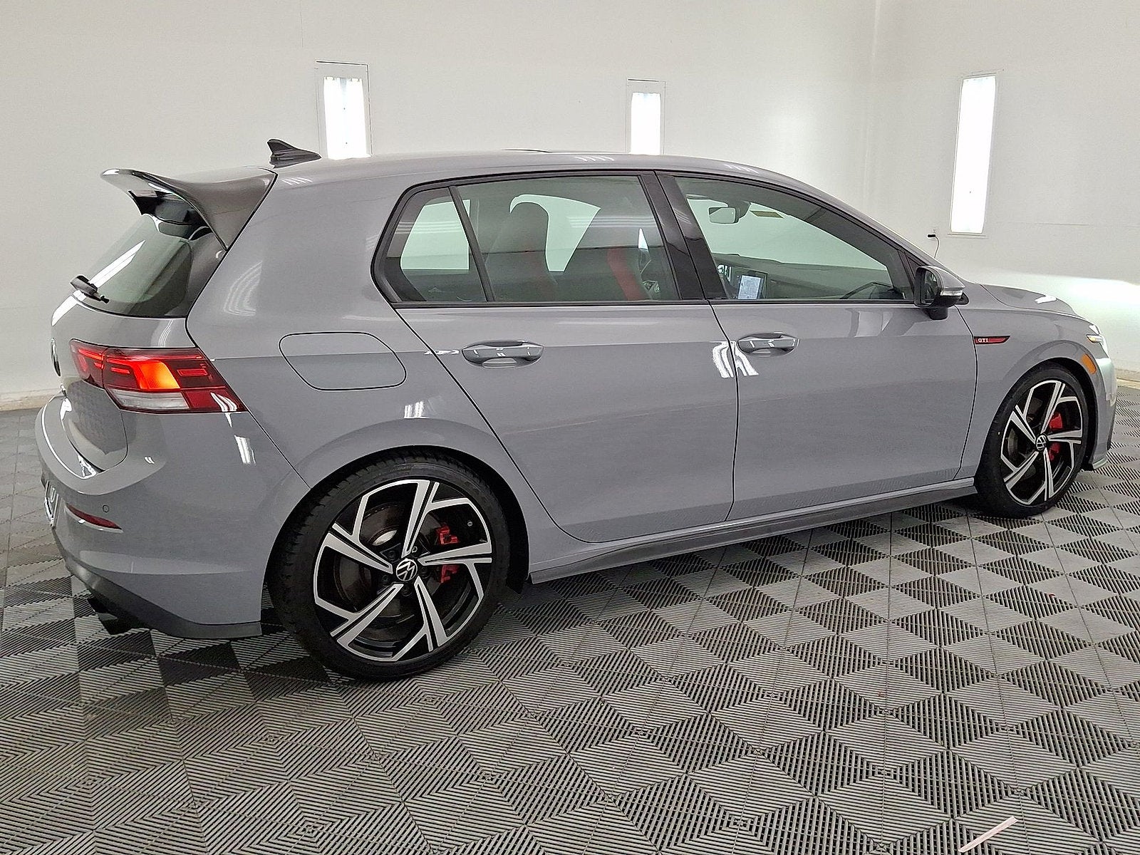 2024 Volkswagen Golf GTI SE
