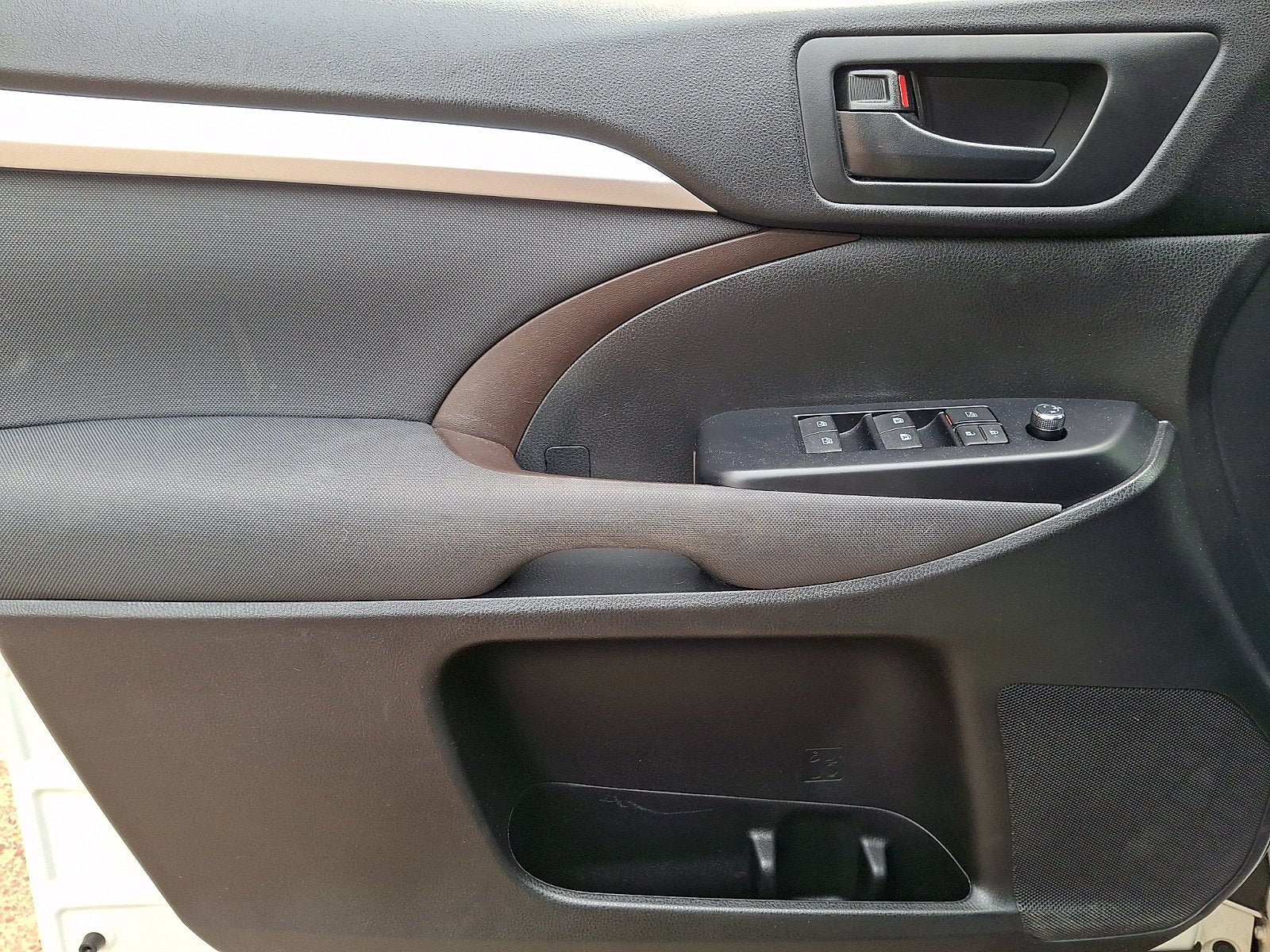 2016 Toyota Highlander LE