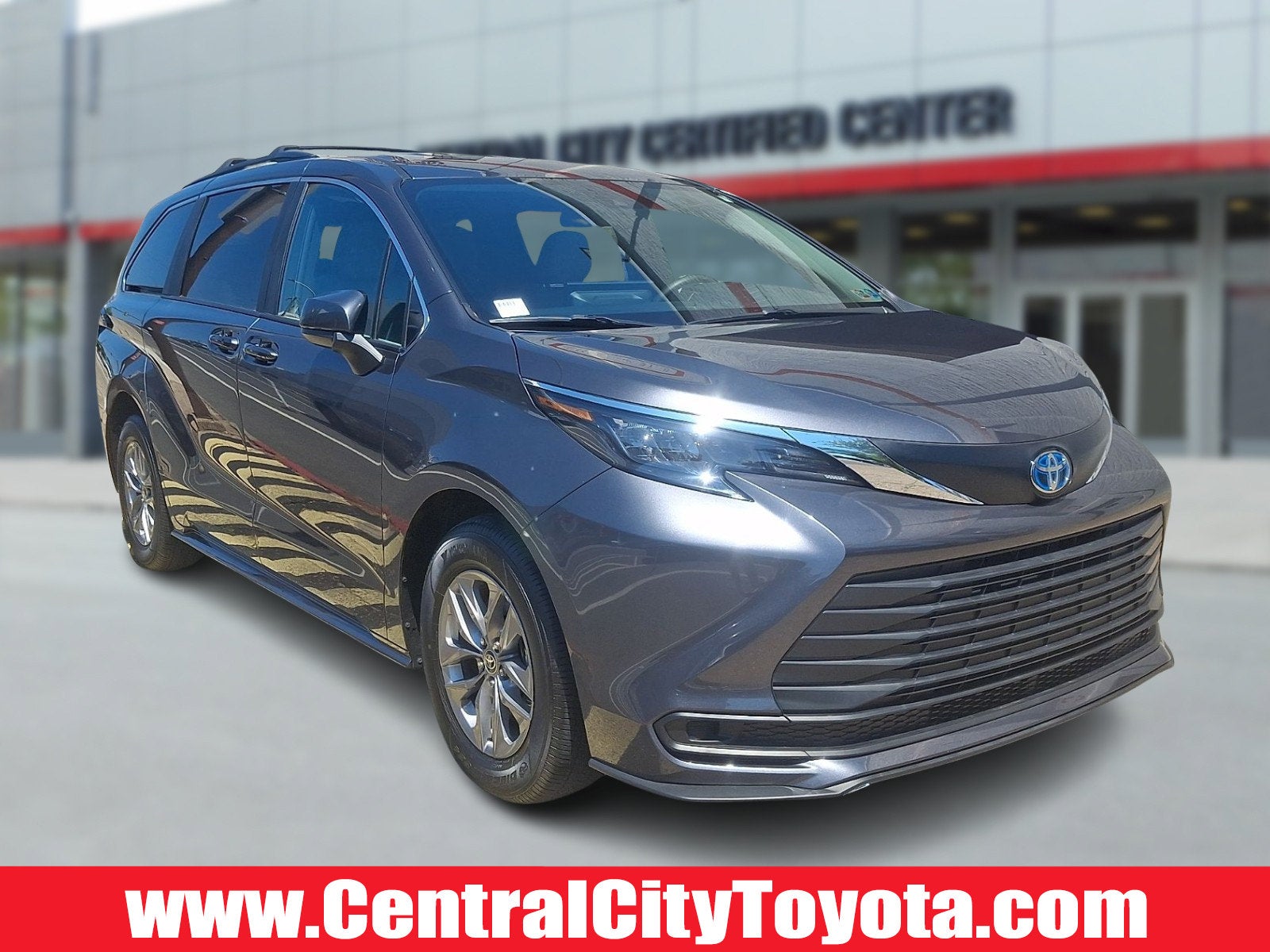2025 Toyota Sienna LE