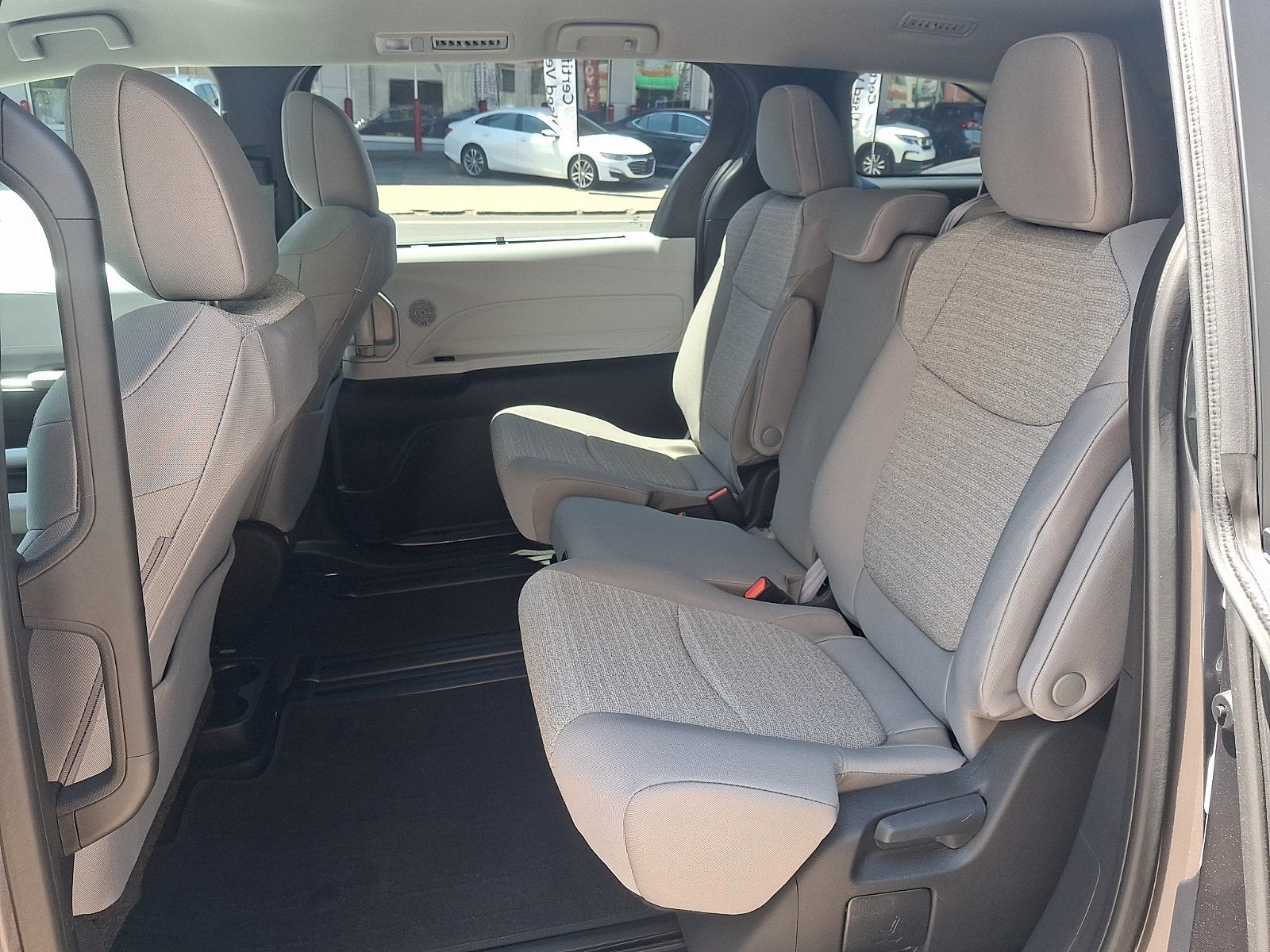2025 Toyota Sienna LE