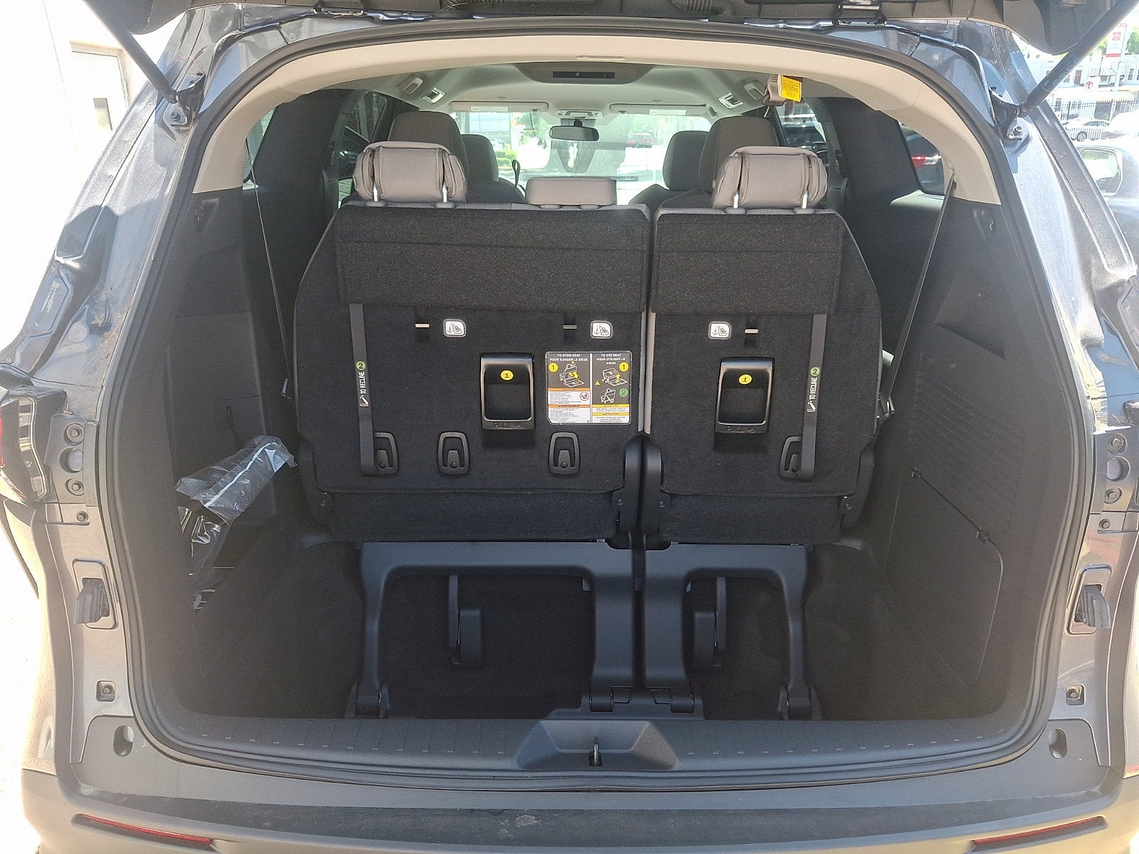 2025 Toyota Sienna LE