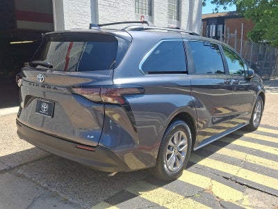 2025 Toyota Sienna LE