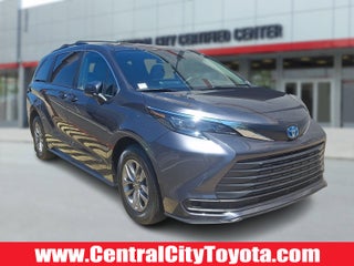 2025 Toyota Sienna LE