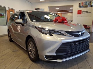 2025 Toyota Sienna LE