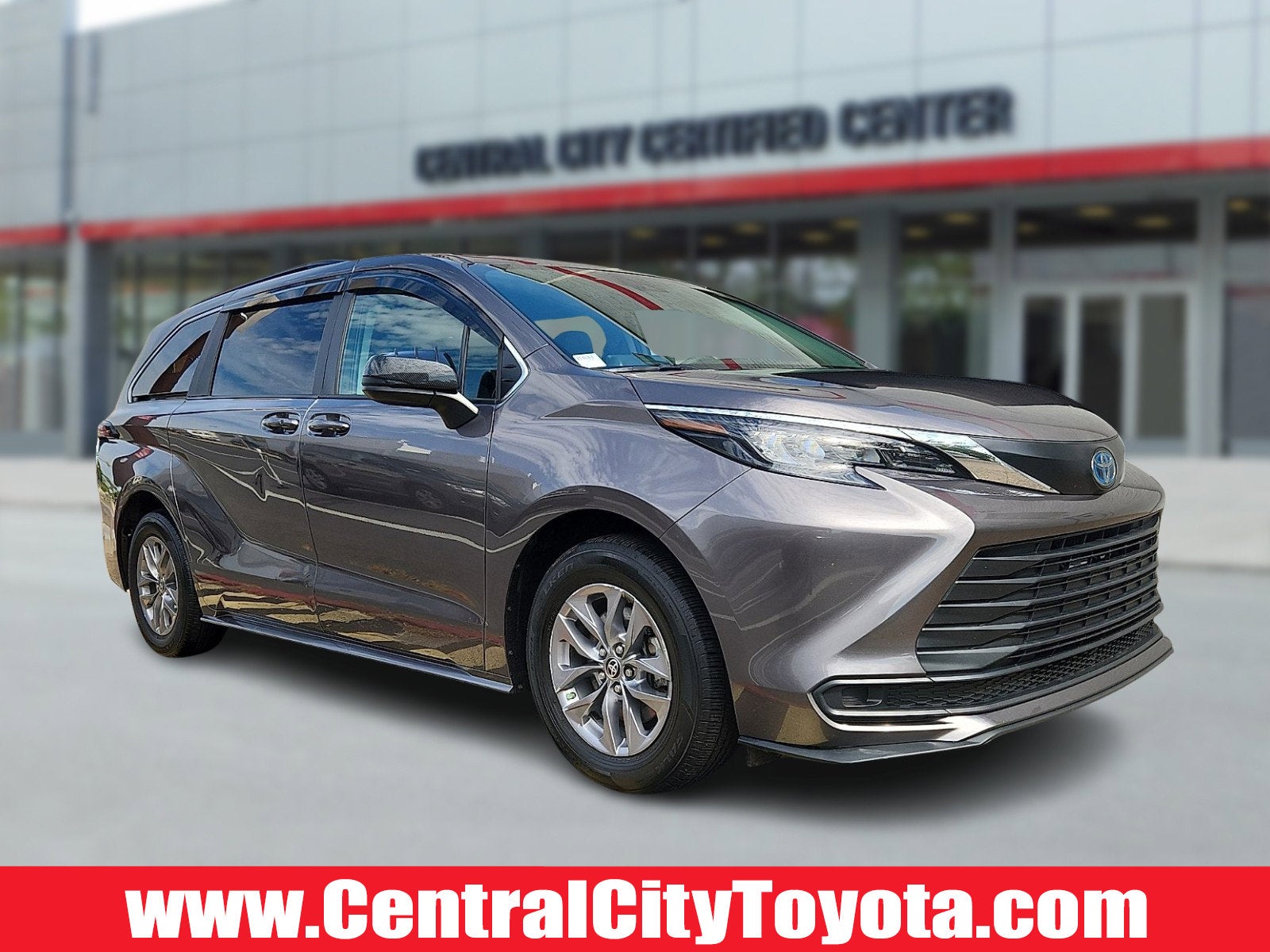 2024 Toyota Sienna LE