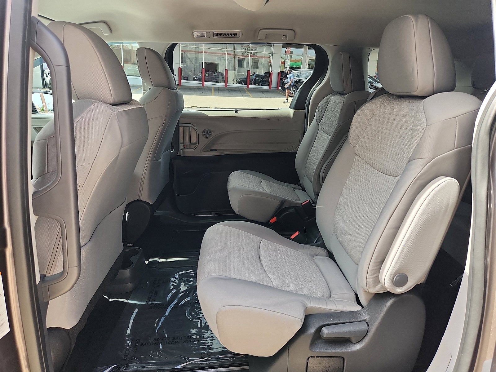 2024 Toyota Sienna LE
