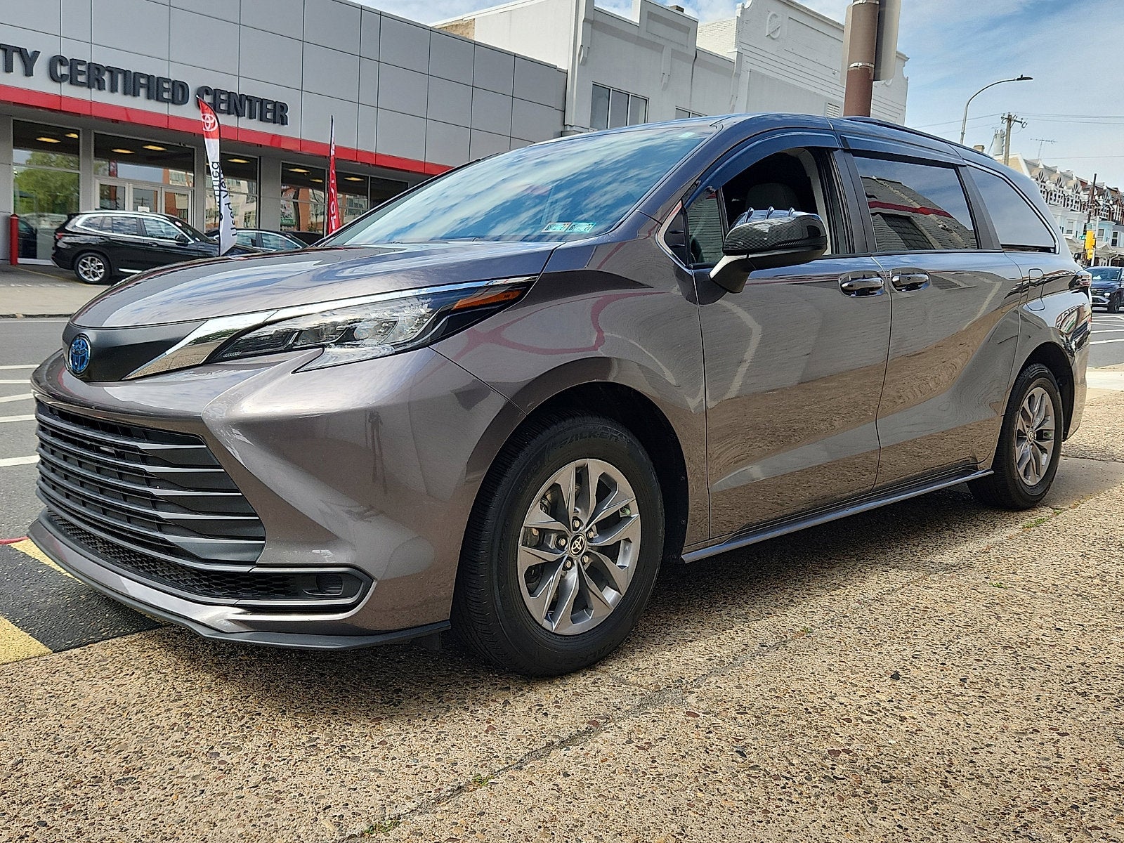 2024 Toyota Sienna LE