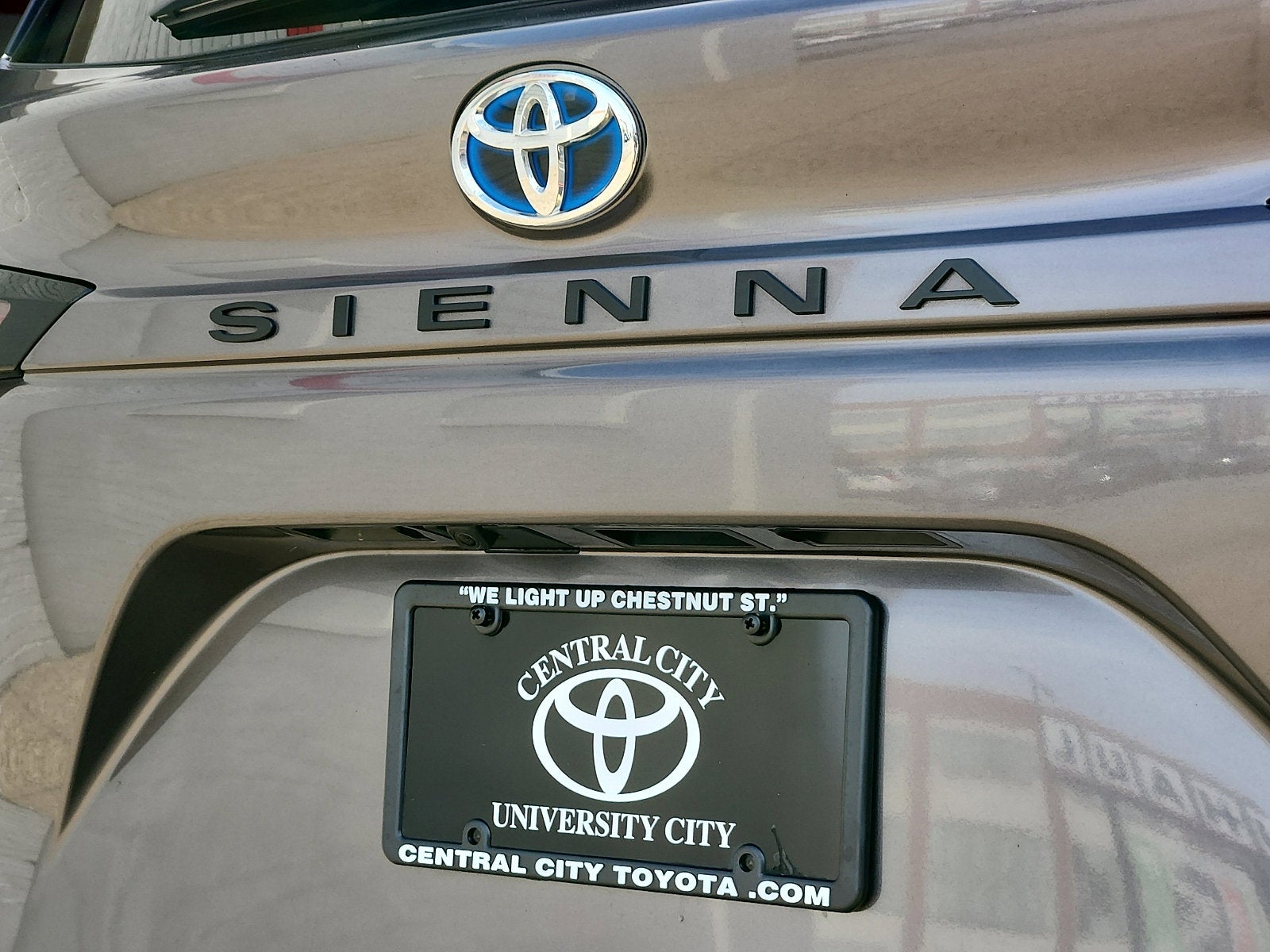 2024 Toyota Sienna LE