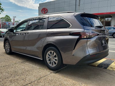 2024 Toyota Sienna LE
