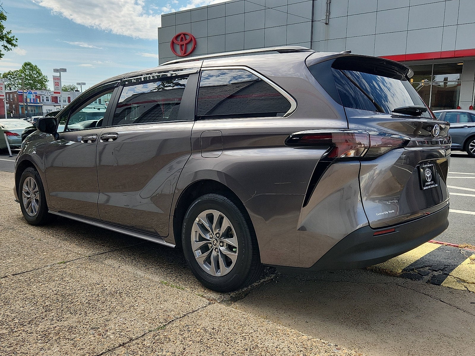 2024 Toyota Sienna LE