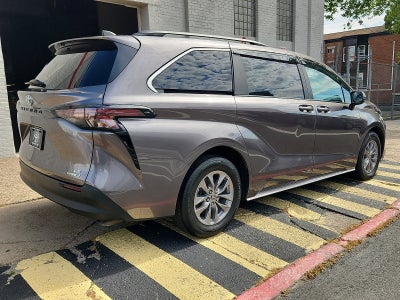 2024 Toyota Sienna LE