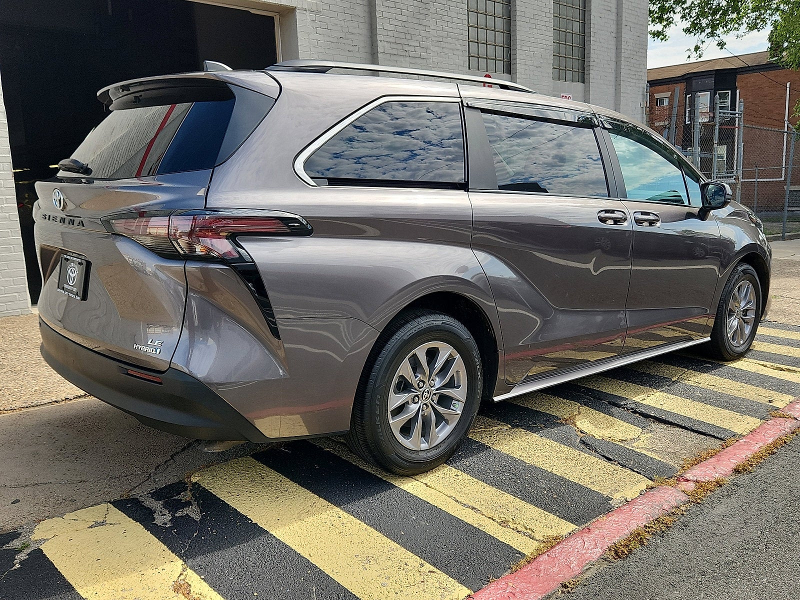 2024 Toyota Sienna LE