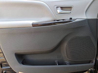 2016 Toyota Sienna XLE