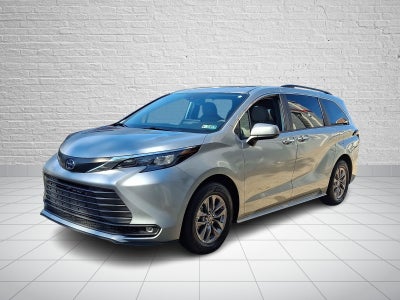 2025 Toyota Sienna XLE