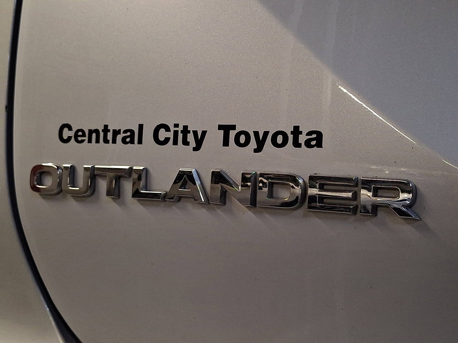 2024 Mitsubishi Outlander SE