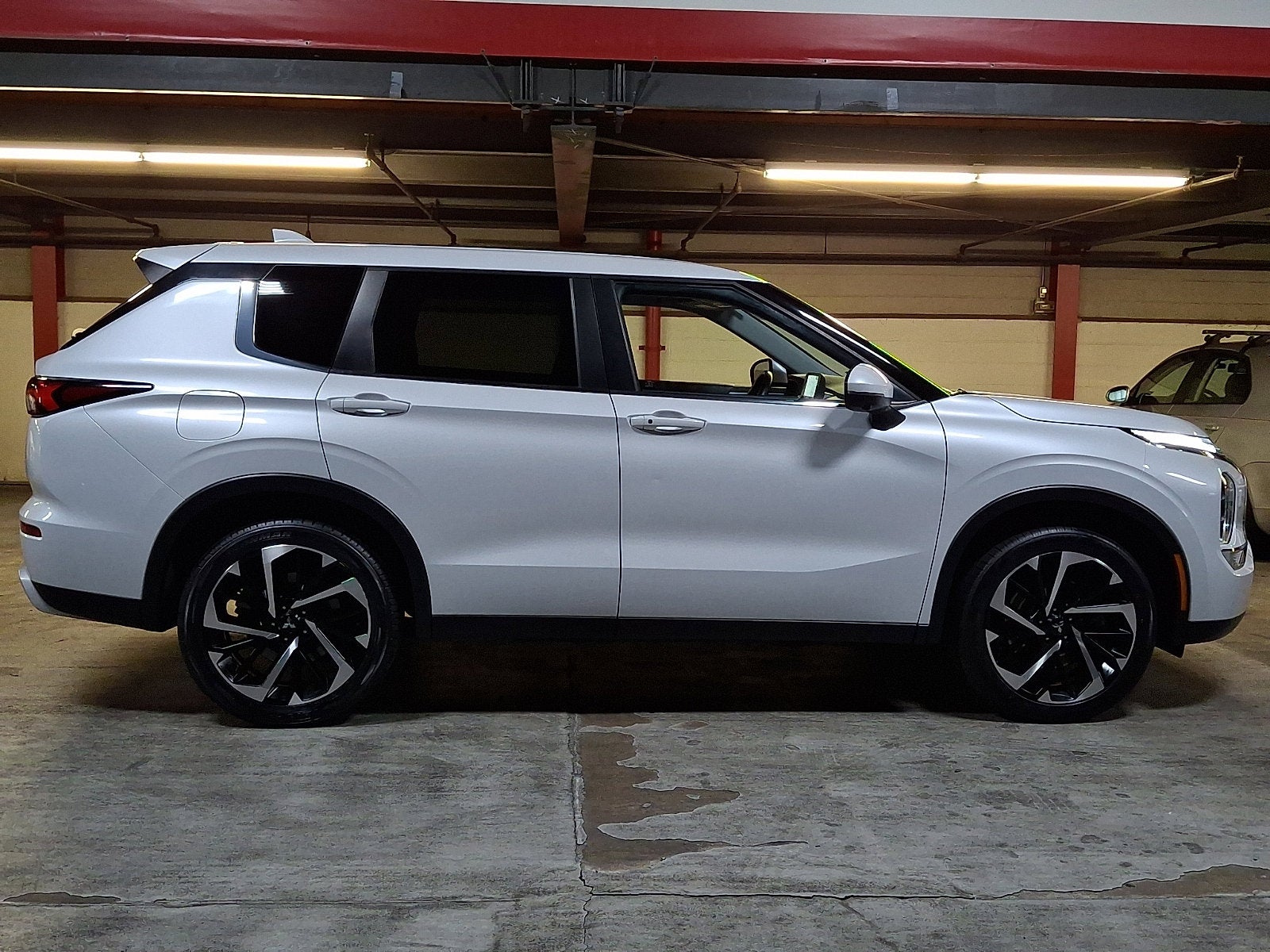2024 Mitsubishi Outlander SE