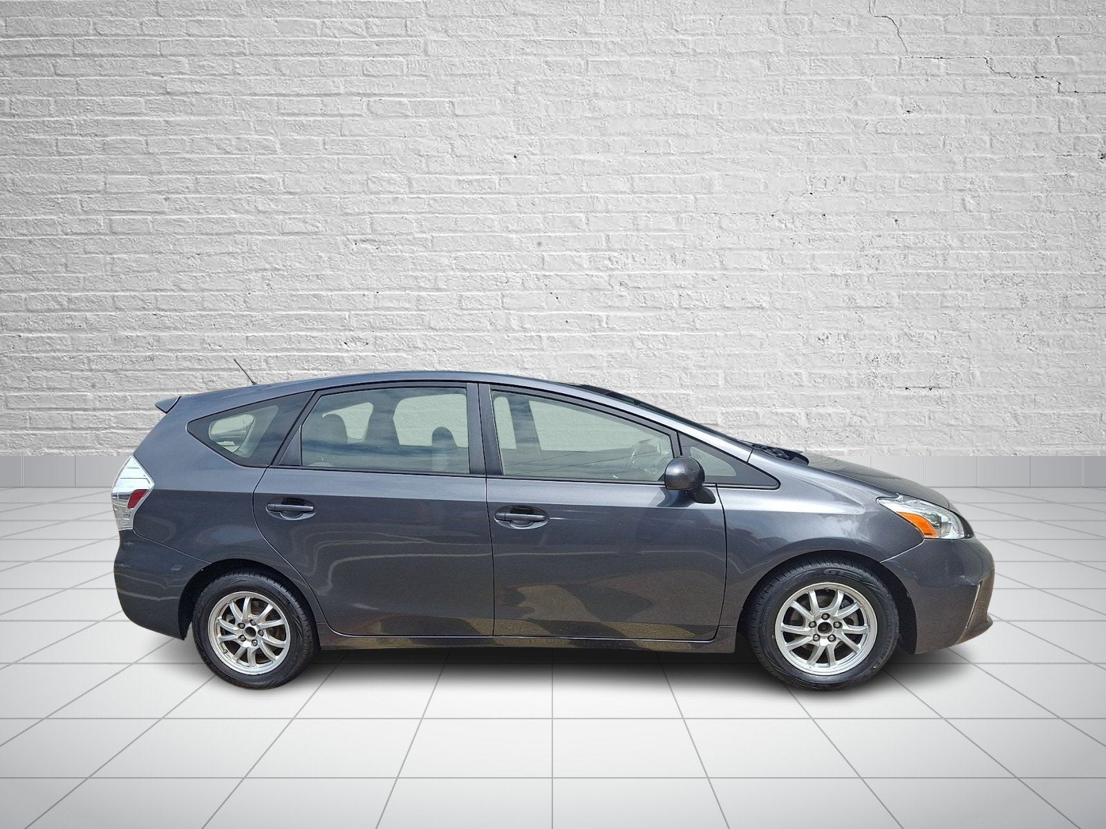 2013 Toyota Prius v Two