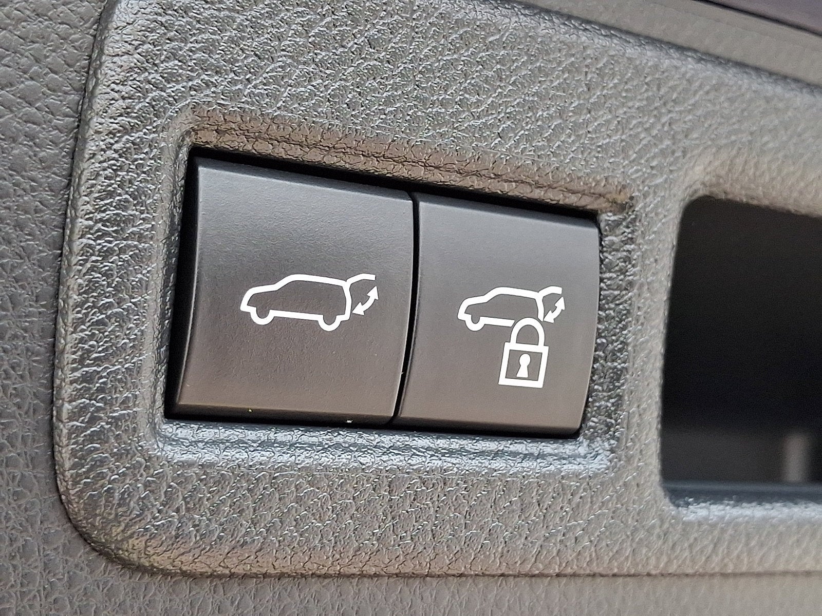 2023 Toyota Venza LE