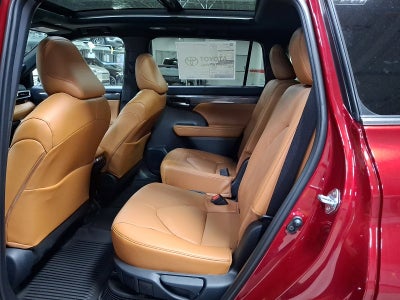 2026 Toyota Highlander Hybrid Platinum